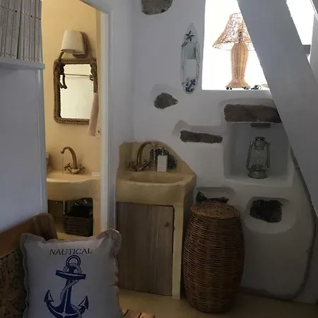 Dandy - Fisherman's Hut - By The Sea *