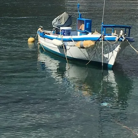 Dandy - Fisherman's Hut - By The Sea *