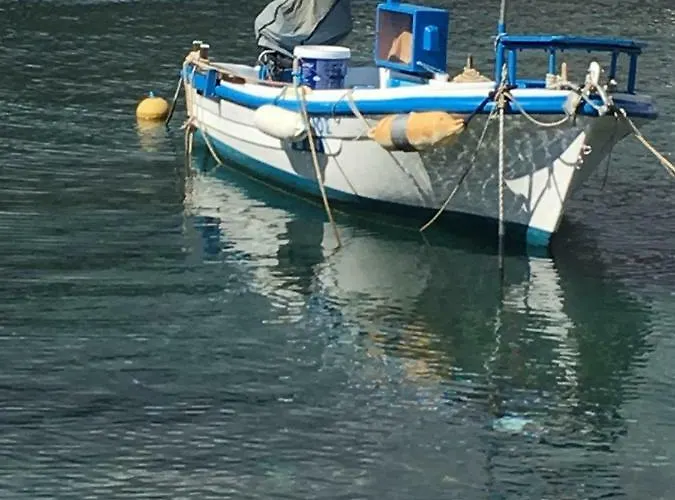 Dandy - Fisherman's Hut - By The Sea *